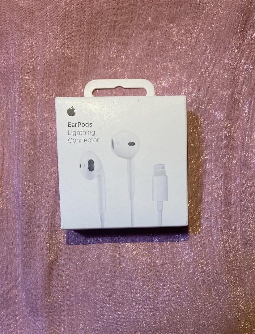 Lightning connector EarPods (Category: Headphones & Headsets) located in Manila. Submitted by mimasour (Listing ID 1447627724, Image 1). Description: .