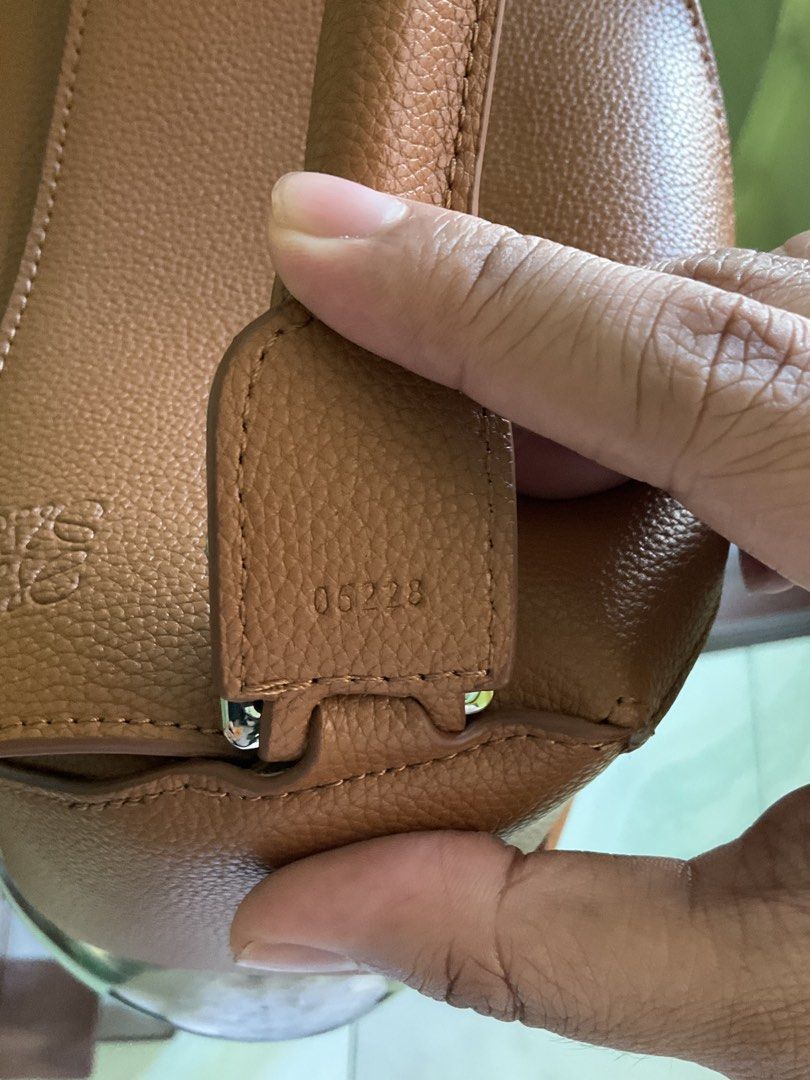 Loewe Small Puzzle Edge (Category: Luxury Bags & Wallets) located in Cabuyao City. Submitted by gerlieluxurycloset2024 (Listing ID 1447480381, Image 3). Description: Loewe puzzle bag size: small color: brown/ konjac coded inclusion: dustbag only material: pebbled grained calfskin leather condtion: good as new Please Read⬇️ Last proce can be negotiated to sure buyers only! No return no refund once sold Shipping fee not included! Buy at your own ri