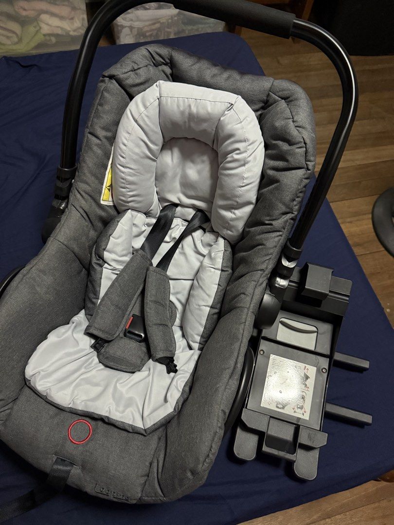 Looping Squizz 0+ Car Seat With Adapter (Category: Car Seats) located in Taytay. Submitted by leanjess (Listing ID 1447482699, Image 1). Description: - Suitable for Newborn 0 months up to Toddler 20kgs - Option for Parent-Facing (rear-facing) on Squizz Stroller - Easier to move baby from car to stroller and back - Convenient transfer from car to stroller in 1-click - For use on the Squizz stroller - Remove the standard seat of the Squizz stroller