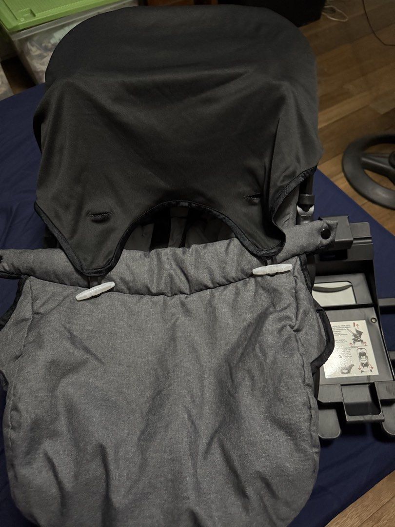 Looping Squizz 0+ Car Seat With Adapter (Category: Car Seats) located in Taytay. Submitted by leanjess (Listing ID 1447482699, Image 2). Description: - Suitable for Newborn 0 months up to Toddler 20kgs - Option for Parent-Facing (rear-facing) on Squizz Stroller - Easier to move baby from car to stroller and back - Convenient transfer from car to stroller in 1-click - For use on the Squizz stroller - Remove the standard seat of the Squizz stroller