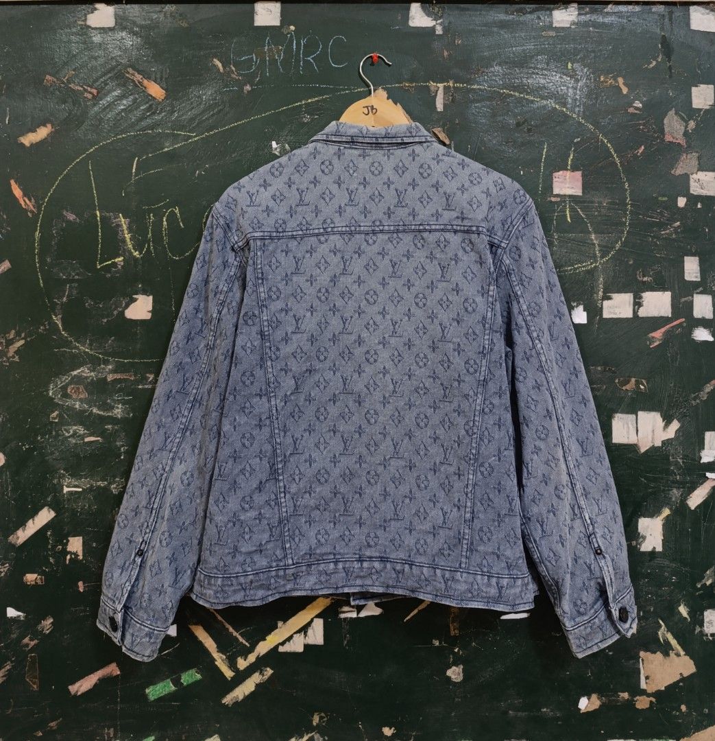 Louis Vuitton Monogram Denim Jacket (Category: Luxury Apparel) located in Manila. Submitted by josh_thrift_21 (Listing ID 1447575290, Image 2). Description: - Classic Louis Vuitton monogram denim jacket - Button-up front closure - Two chest pockets -W24 /26.5L DIMENSIONS .