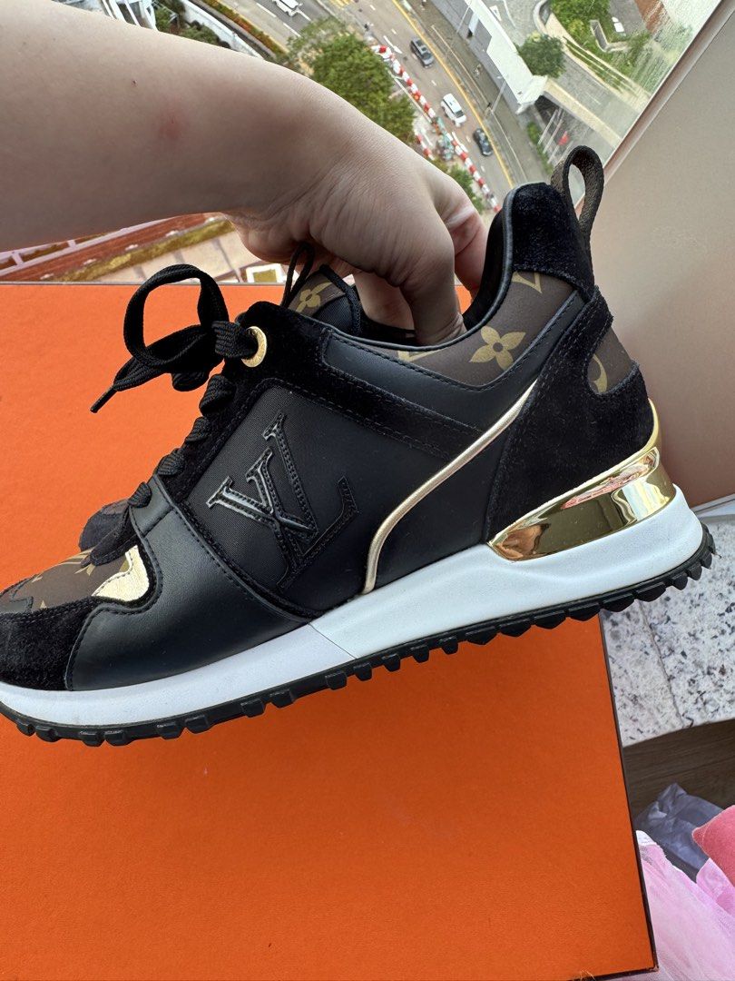 LV 波鞋 sneaker （分類：鞋及波鞋）位於 Hong Kong。 由 stephanietse 提交（商品編號 1447622511，圖片 2）。簡介： Keep in well condition with box With box 。