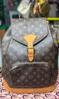 (Category: ) located in . Submitted by darriebags88 (Listing ID 1447475445, Image 1). Description: .
