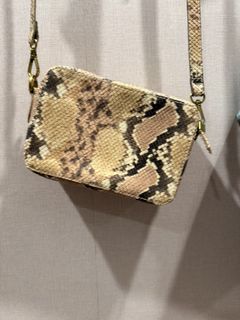 (Category: ) located in . Submitted by theclosetcasemanila (Listing ID 1447653607, Image 1). Description: .