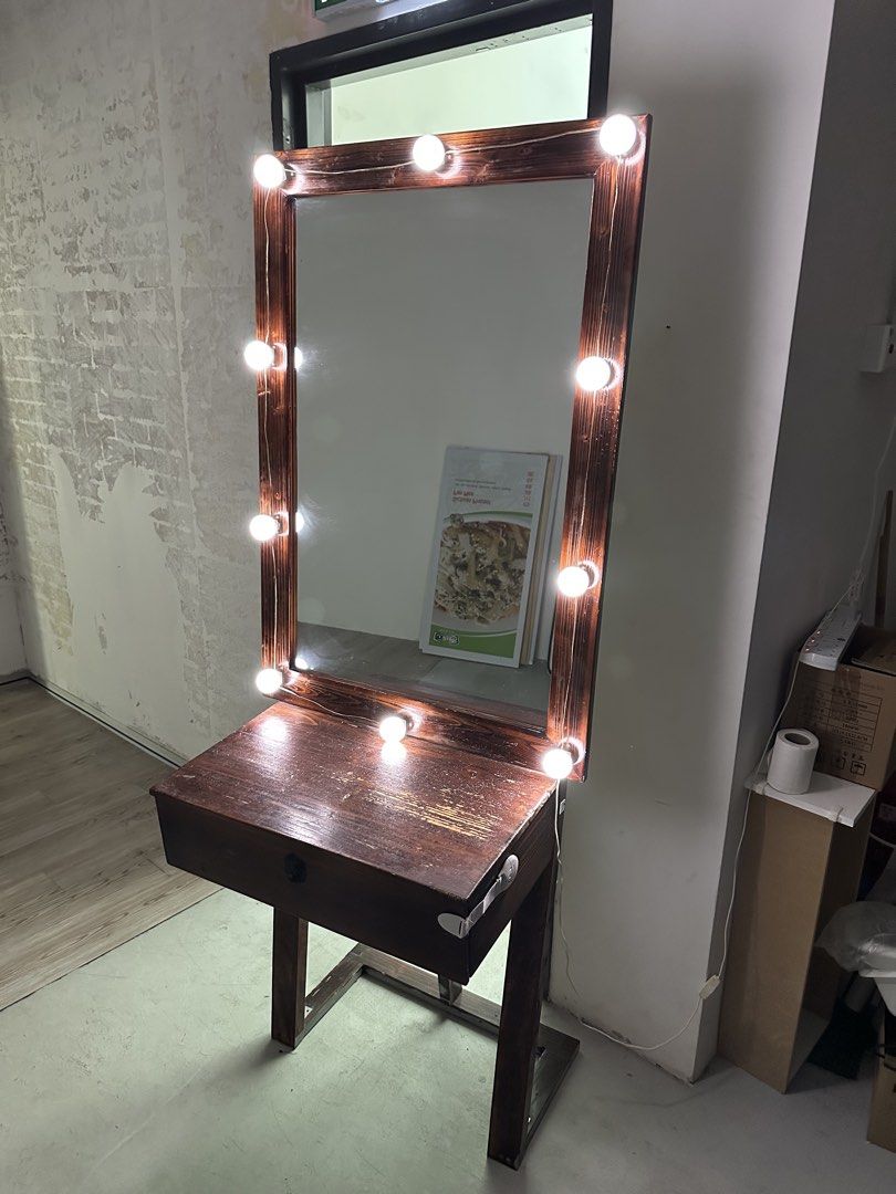 Makeup mirror (Category: Mirrors) located in Seremban. Submitted by wongwong.88 (Listing ID 1447576519, Image 2). Description: Size 180cm Mirror size W 55cm H 85cm Got 2pcs Negeri sembilan Self pick up .