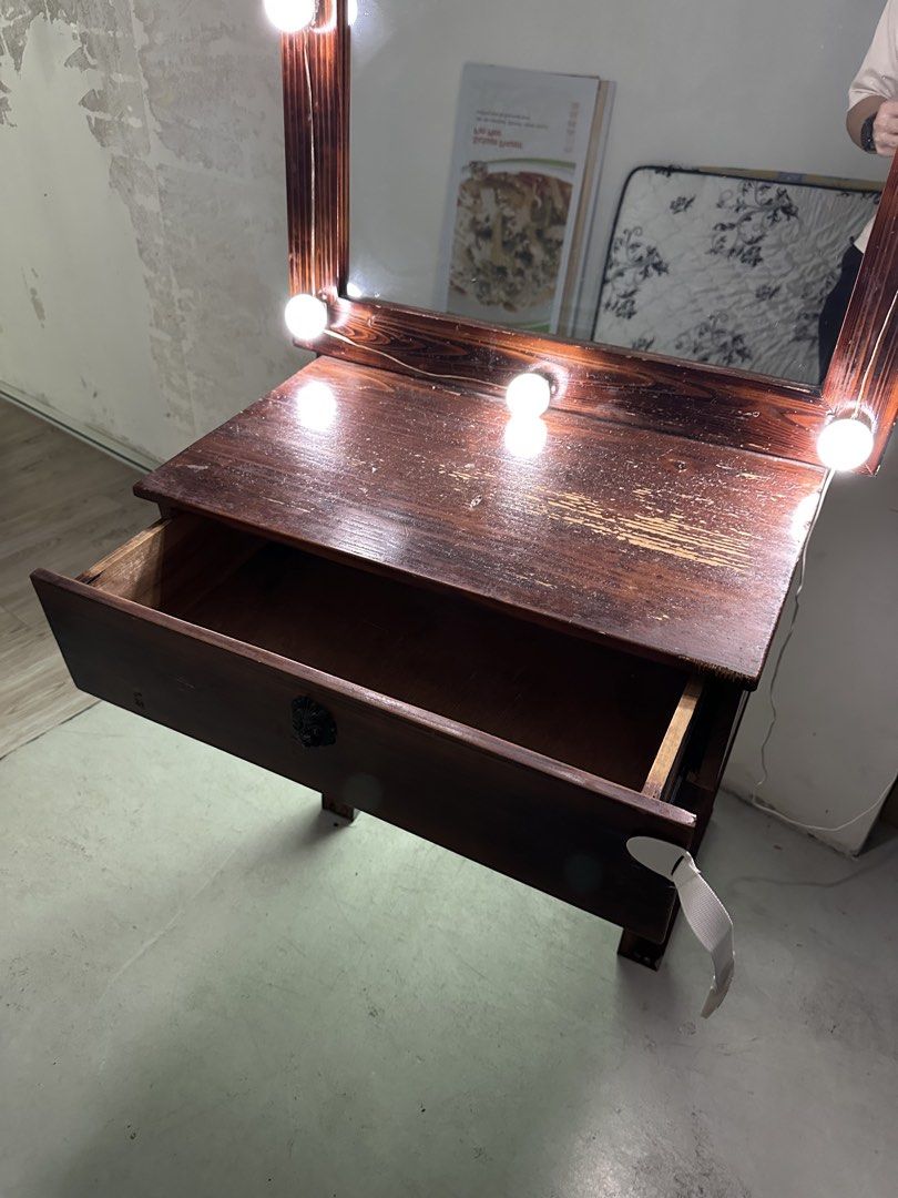Makeup mirror (Category: Mirrors) located in Seremban. Submitted by wongwong.88 (Listing ID 1447576519, Image 3). Description: Size 180cm Mirror size W 55cm H 85cm Got 2pcs Negeri sembilan Self pick up .