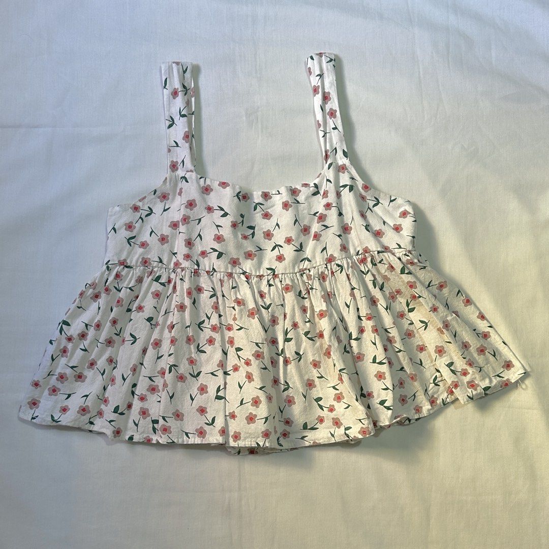 Marilyn Babydoll Floral Top (Category: Blouses) located in Quezon City. Submitted by ajufitz_ig (Listing ID 1447567464, Image 1). Description: size: free-size color: white mop: gcash mod: lalamove or j&t - payment first policy and shipping fee must be shouldered by buyer 💌.