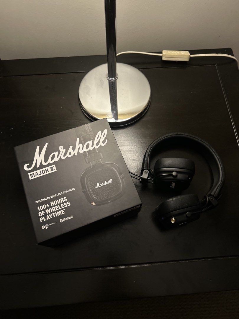 Marshall Major V wireless headset (Category: Headphones & Headsets) located in Manila. Submitted by sumipoop (Listing ID 1447621796, Image 1). Description: used twice wireless headphones • box • original charger • pamphlets.