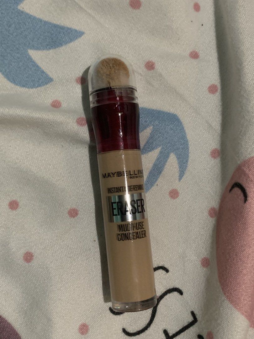 Maybelline Instant Age Rewind Eraser Concealer (Category: Makeup) located in Baliuag. Submitted by pamelapenaflorida2198 (Listing ID 1447647648, Image 1). Description: Shade 130 Clean po to. Hindi ako nagdadirect ng makeup sa face. Sa hand lang po naswatch Saktong shade sa light-medium neutral. Check my profile for other makeup items 🫶🏼.