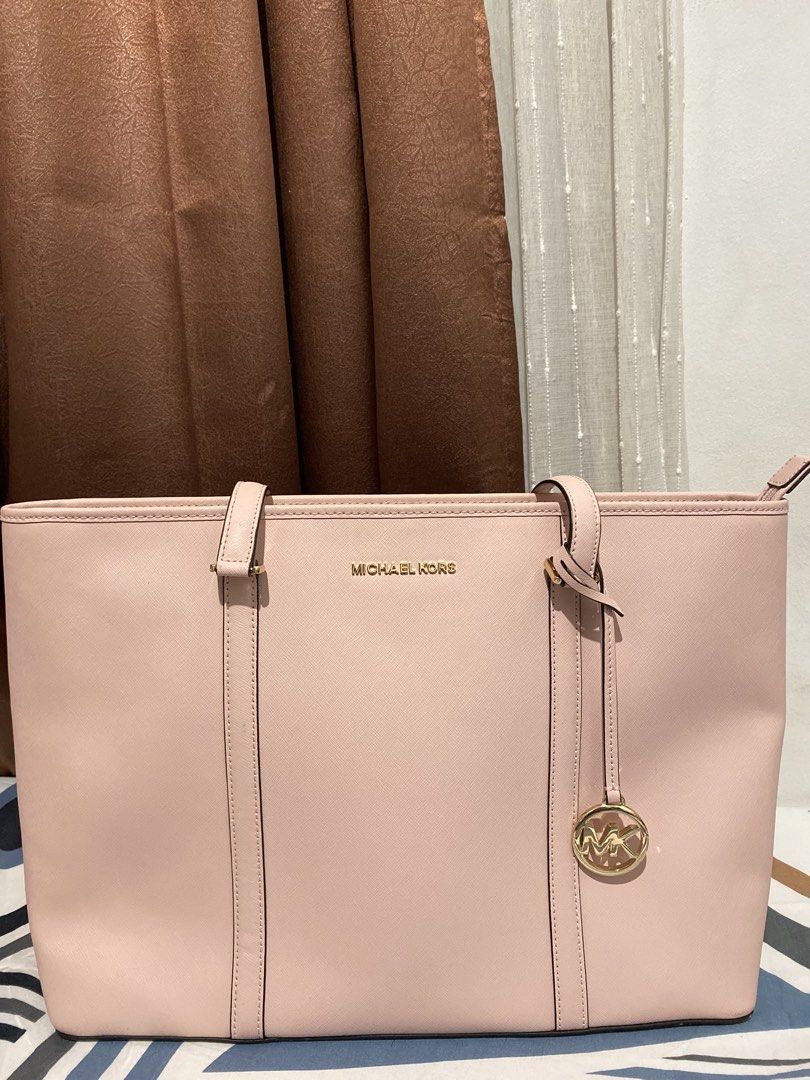 Michael Kors Ori Large Tote - Pink Blossom (Kategori: Tas & Dompet Wanita) berada di Bekasi. Dikirim oleh rynsvx (ID iklan 1447549044, Gambar 1). Deskripsi: .