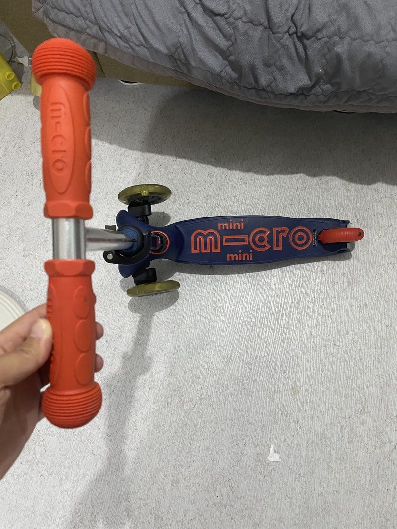 Micro Mini Scooter (Category: Skates, Rollerblades & Scooters) located in San Juan City. Submitted by michaela15 (Listing ID 1447657307, Image 3). Description: Micro Mini Scooter Preloved - with light-up wheels Location : Quezon City or San Juan City Nego .