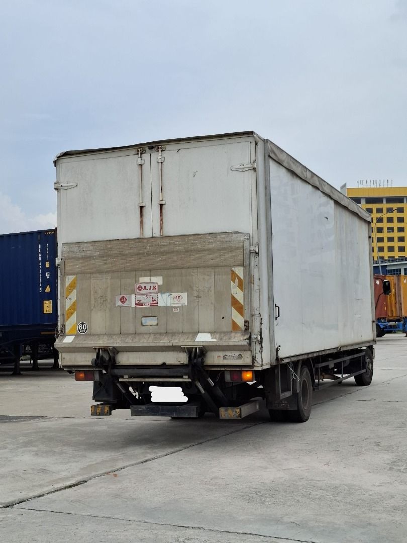 Mitsubishi Fuso Fighter FK61 (Category: Used Commercial Vehicles for Sale) located in Singapore. Submitted by mkvehicle04124 (Listing ID 1447476924, Image 3). Description: 🚚 24Ft Box Truck for Sale 🚚 ✅ Spacious cargo box (wide box) ideal for logistics, moving, and delivery businesses ✅ Sold with new paint ✅ Reliable performance ✅ Powerful Engine ✅ Loan Available 💡 Why Buy From Us? ✔️ Well-maintained vehicles you can trust ✔️ Competitive pricin