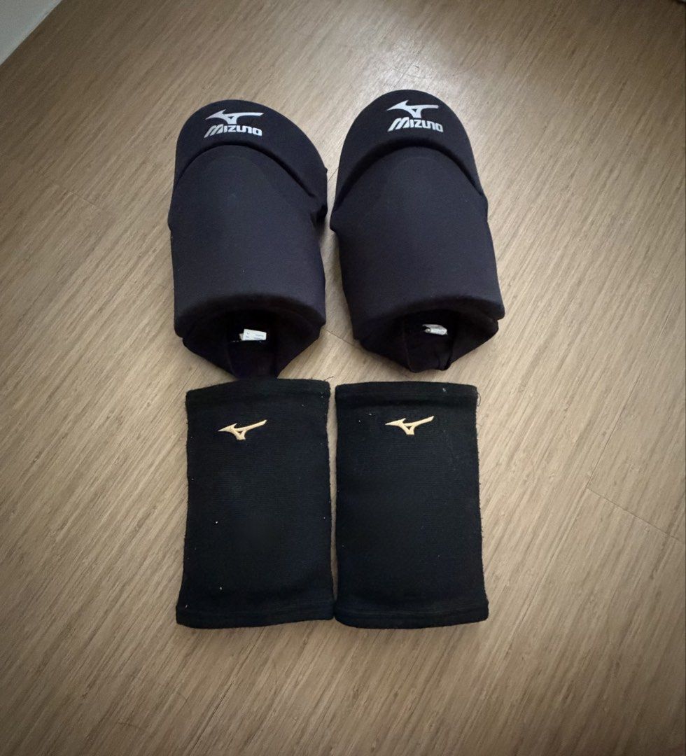 Mizuno Knee Pads (Category: Other Sports Equipment and Supplies) located in Caloocan City. Submitted by megans81522 (Listing ID 1447540402, Image 1). Description: - Set includes 2 Mizuno knee pads - All items are black with the iconic Mizuno logo. - Ideal for sports like volleyball, basketball, and other high-impact activities. - Provides essential protection during games and practices. - Ready for a new owner to keep them safe on the court! -450