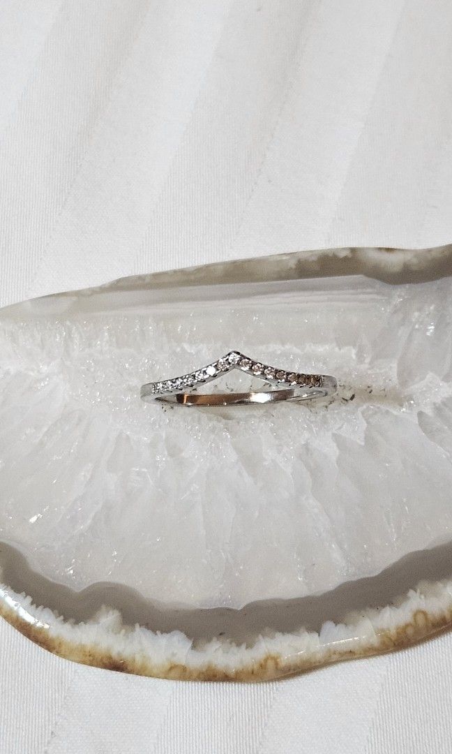 Moissanite V ring (s925) (Category: Rings) located in Calasiao. Submitted by daintyfinds12 (Listing ID 1447643805, Image 1). Description: size 7 s925.