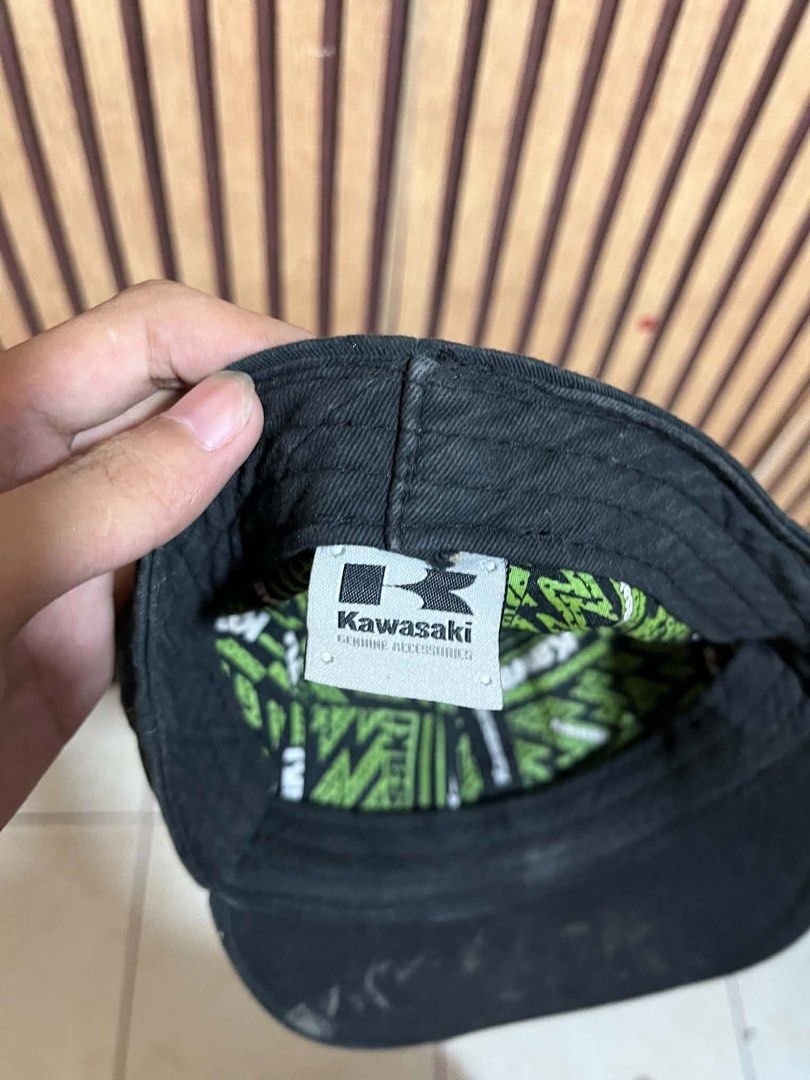 Monster Energy Kawasaki Racing Baseball Cap (Category: Caps & Hats) located in Santiago. Submitted by bakithrift (Listing ID 1447597828, Image 2). Description: - Black baseball cap with Monster Energy and Kawasaki logos. - Iconic Monster claw logo prominently displayed on the front. - Interior lining features a repeating Kawasaki pattern. - Adjustable strap at the back for a customized fit. - Ideal for fans of racing and energy drinks..