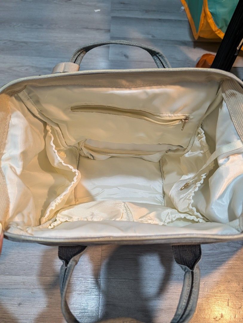 Multifunctional Baby bag (Category: Diaper Bags & Wetbags) located in Manila. Submitted by imshimel (Listing ID 1447510502, Image 3). Description: Preloved Multifunctional baby bag Barely used. Good as new 400 Tondo gagalangin Manila.
