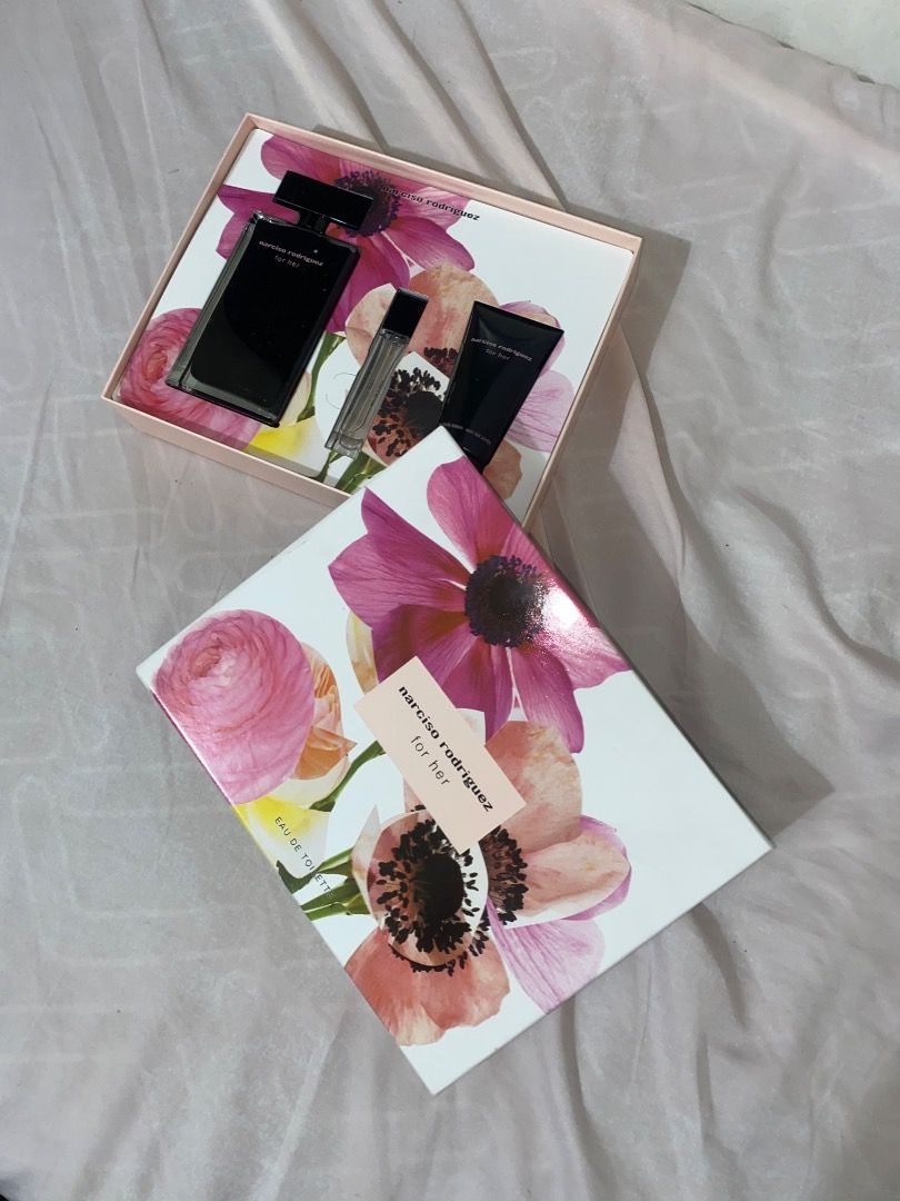 Narciso Rodriguez For Her Perfume Gift Set (Category: Fragrance & Deodorants) located in Caloocan City. Submitted by alieniaic (Listing ID 1447525781, Image 1). Description: - Narciso Rodriguez For Her Eau de Parfum Gift Set - Includes: Full-size perfume bottle, travel-sized spray, and body lotion - Features a beautiful floral design on the box - Ideal for gifting or personal indulgence.