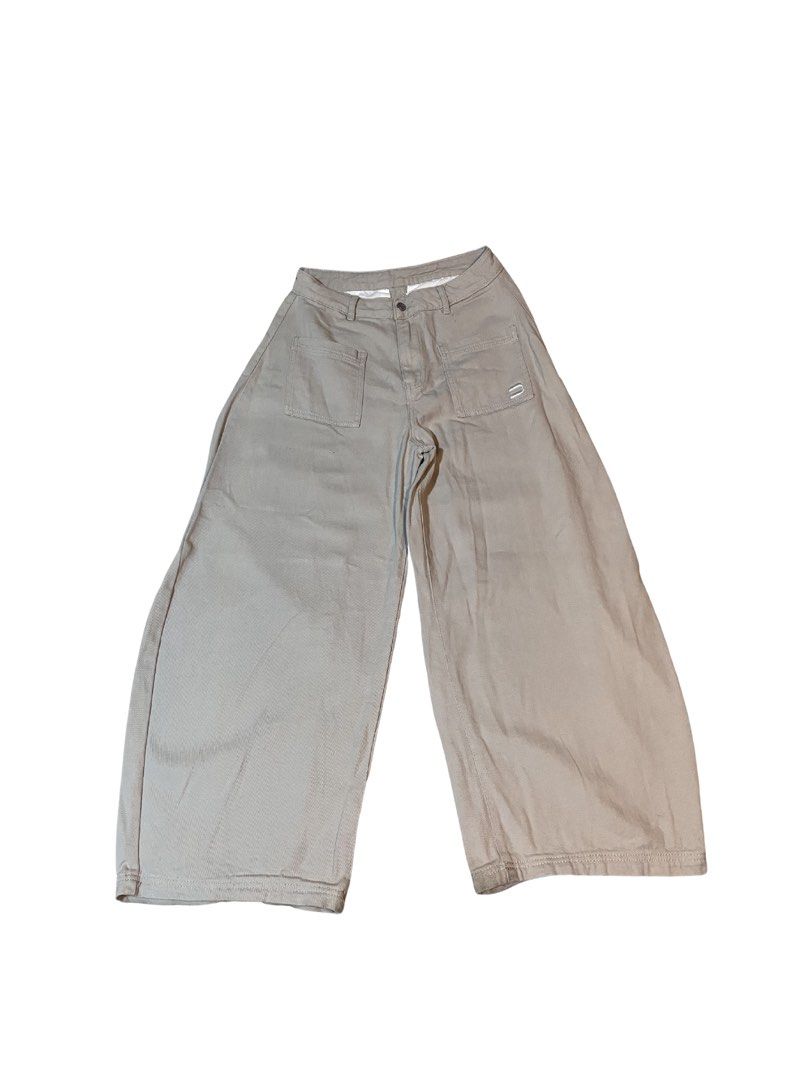 NEON BLANC Wide Leg Pants Size S (Category: Other Bottoms) located in Las Pinas. Submitted by ssaii_ (Listing ID 1447605856, Image 1). Description: Rfs: Never been used - Brand: NEON BLANC - Style: Wide leg pants - Color: Light beige - Size: S - Pockets: Front and back - Leg Opening: Very wide - Origin: Made in China - Condition: Please check photos for details..