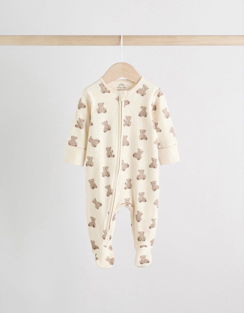 Next Sleepsuit (Category: Babies & Kids Fashion) located in Kuala Lumpur. Submitted by syaafiisyaq (Listing ID 1447612131, Image 2). Description: Pre Order | Next Open Sharing Size 3-6m | 6-9m | 9-12m LIMA PULUH - Each.