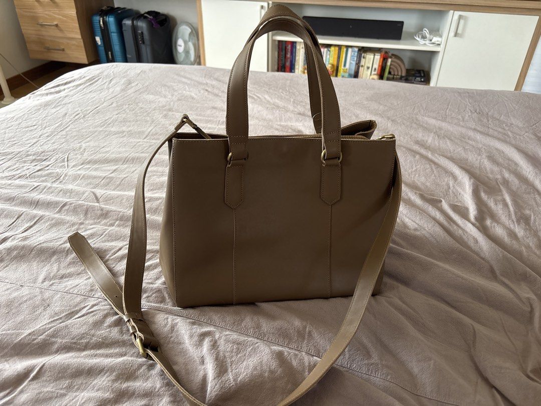Ni QUA Custom Mezzo Medium Bag (Category: Tote Bags) located in San Pedro. Submitted by rissy0205 (Listing ID 1447493184, Image 1). Description: - Brand: Ni QUA - Color: Taupe - Genuine leather - Structured but lightweight - Double compartment with magnetic enclosure for both sizes - Internal: partially lined in the middle part - Estimated bag weight: 750 grams - Size: 10″H x 12″W x 6″D with handle drop of 6″ - With dust bag - Bought for around P