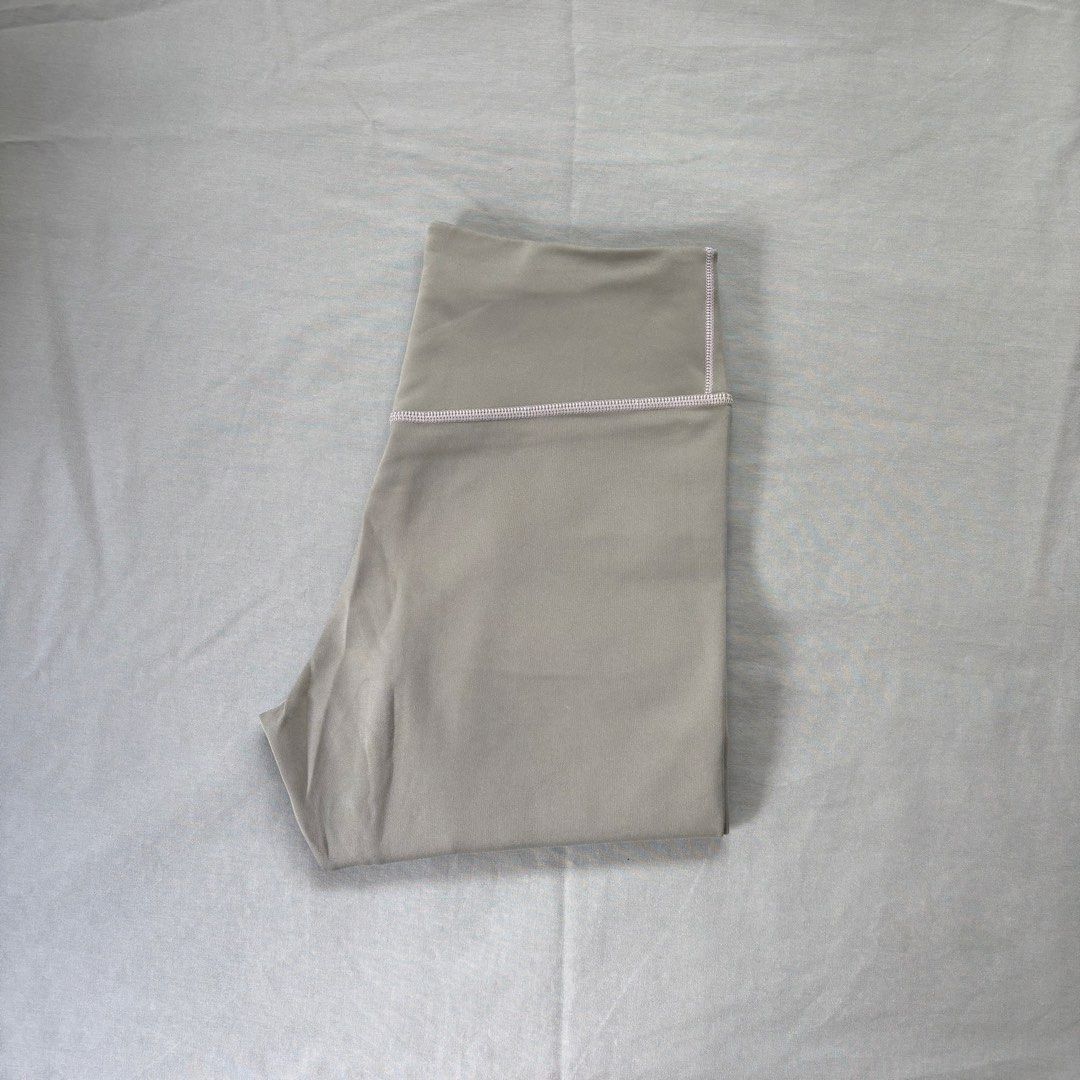 NIKE 3/4 Green Leggings (Category: Activewear) located in Quezon City. Submitted by _amcc (Listing ID 1447581369, Image 2). Description: .