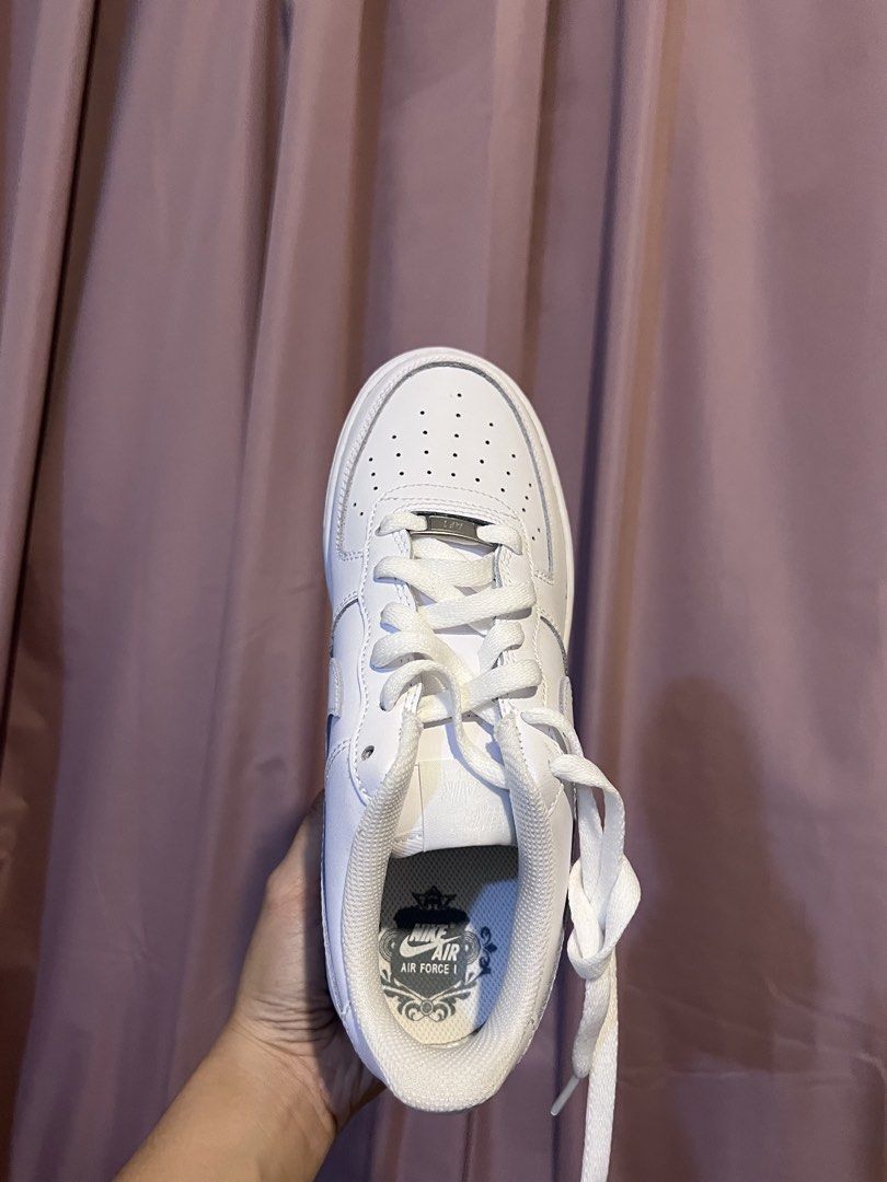 Nike Air Force 1 Low White Sneakers (Category: Sneakers) located in Quezon. Submitted by yanasnts (Listing ID 1447625176, Image 3). Description: Nike Air Force 1 LE (GS) - Size: 5.5Y -Brand new, never used - Ideal for everyday wear - 100% Authentic/Original Price: 3,500 (Negotiable).