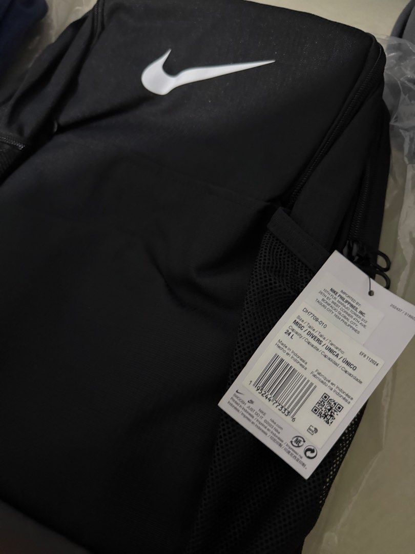 Nike Backpack Brandnew - Black & Navy Blue (Category: Backpacks) located in Quezon City. Submitted by marcothegreat1992 (Listing ID 1447582786, Image 2). Description: Brand new Nike backpacks (black & navy blue) with tags! Features swoosh logo, mesh side pockets, and padded straps. Perfect for school, gym, or daily use. BRANDNEW 1,580 each Negotiable if dalawa kukunin Sobrang gandang backpack ng Nike! Perfect for gift, gym, school, office and eve