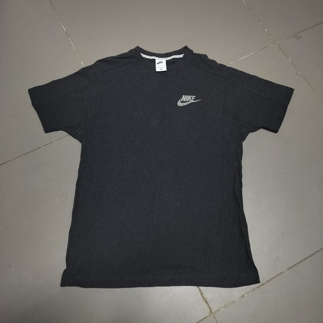 Nike Move to Zero T-Shirt Size S (Category: Tshirts & Polo Shirts ) located in Manila. Submitted by markjunks00 (Listing ID 1447500186, Image 1). Description: - Black Nike T-shirt - Size: S - Features Nike Move to Zero logo (eco-friendly initiative) - Ideal for everyday wear or workouts.