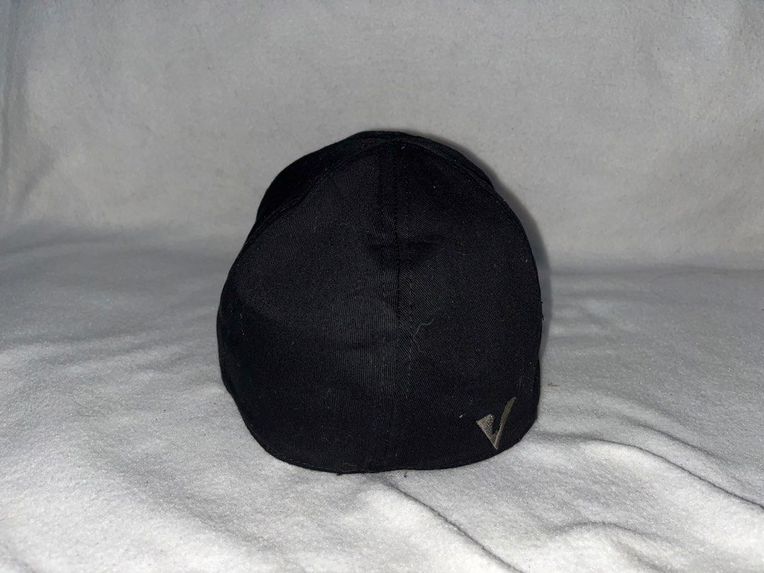 Oakley (Category: Caps & Hats) located in Alfonso Lista (Potia). Submitted by saintmarysthrift (Listing ID 1447595188, Image 3). Description: - Brand: Oakley - Color: Black - Technology: Flex Fit for a comfortable, snug fit - Style: Simple and classic, perfect for everyday wear - Condition: Good, with some signs of usage.