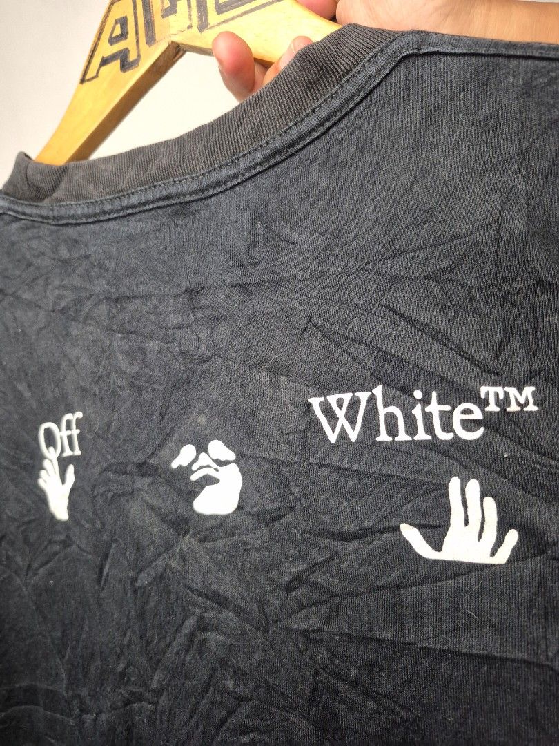 OFF WHITE (Category: Tshirts & Polo Shirts ) located in Cavite. Submitted by wearit_again (Listing ID 1447592021, Image 3). Description: 📖📖📖📖 👕Off white ‎🖍️ Tshirt Black ‎📏Dimes: 22 X 27 ‎✖️Issue: No issue ‎💯Condition/Colour rate: 9/10 ‎💯Very Good Condition.
