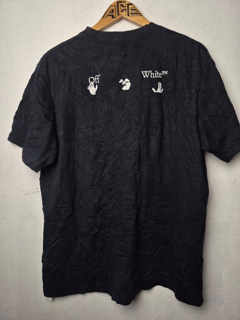 OFF WHITE (Category: Tshirts & Polo Shirts ) located in Cavite. Submitted by wearit_again (Listing ID 1447592021, Image 2). Description: 📖📖📖📖 👕Off white ‎🖍️ Tshirt Black ‎📏Dimes: 22 X 27 ‎✖️Issue: No issue ‎💯Condition/Colour rate: 9/10 ‎💯Very Good Condition.