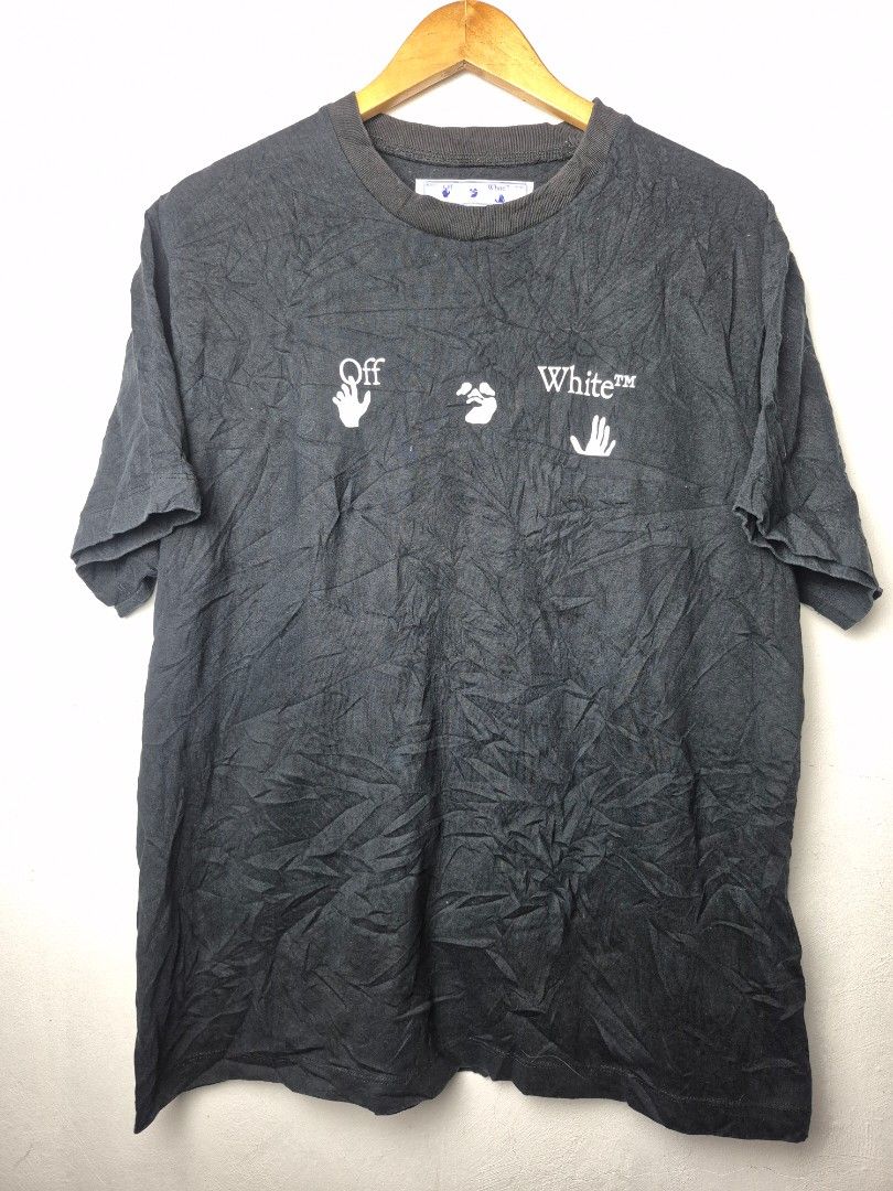 OFF WHITE (Category: Tshirts & Polo Shirts ) located in Cavite. Submitted by wearit_again (Listing ID 1447592021, Image 1). Description: 📖📖📖📖 👕Off white ‎🖍️ Tshirt Black ‎📏Dimes: 22 X 27 ‎✖️Issue: No issue ‎💯Condition/Colour rate: 9/10 ‎💯Very Good Condition.