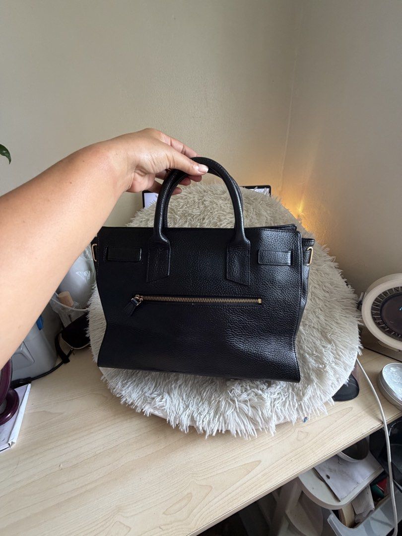 OG Preloved St Scott London Top-handled bag (Category: Purses & Pouches) located in General Mariano Alvarez. Submitted by maxiscollections (Listing ID 1447583229, Image 2). Description: OG Preloved St Scott London Top-handled bag Sourced from Korea Medium size Excellent condition .
