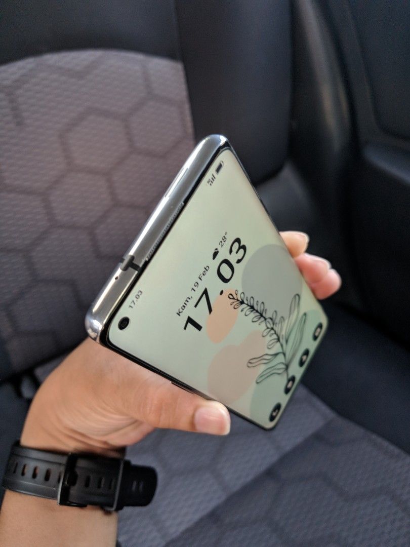 Oneplus 8 5G Langka Bazel Metal Chrome 8/128 Terima TT/BT (Kategori: Ponsel Android - Lainnya) berada di Jakarta Selatan. Dikirim oleh exship (ID iklan 1447506527, Gambar 2). Deskripsi: jual hp kesayangan : ONEPLUS 8 5G (Rare) Bazel Chrome metal All 8/128 ALL OPERATOR 5G bebas reset Kelengkpan : Hp & Hardcase Black Sinyal aman : all op 5g (Bebas reset) Kondisi : 95% ok sisanya pemakaian (Nominus tinggal pake) SPEK SINGKAT : Nfc lancar Ram 8/128 s