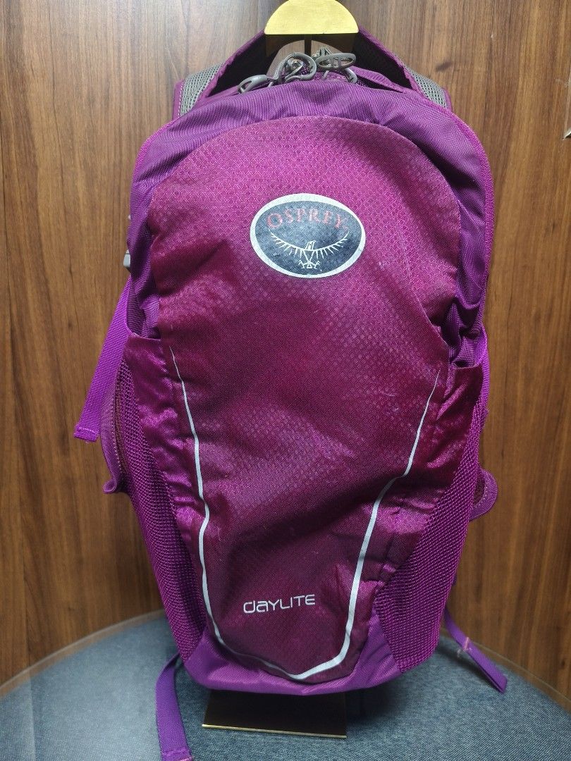 Osprey Daylite 20L Backpack - Magenta/Purple (Category: Backpacks) located in Baguio. Submitted by PreiLoveMaria (Listing ID 1447527373, Image 2). Description: Osprey Daylite 20L Backpack - Magenta/Purple 🏔️ an absolute staple for hiking, gym days, commuting, or travel. Packing a spacious 20L capacity into a sleek, incredibly comfortable frame, it keeps you nimble while carrying all your essentials. ​📌 Item Details: ​Brand: Osprey ​Model: Dayli
