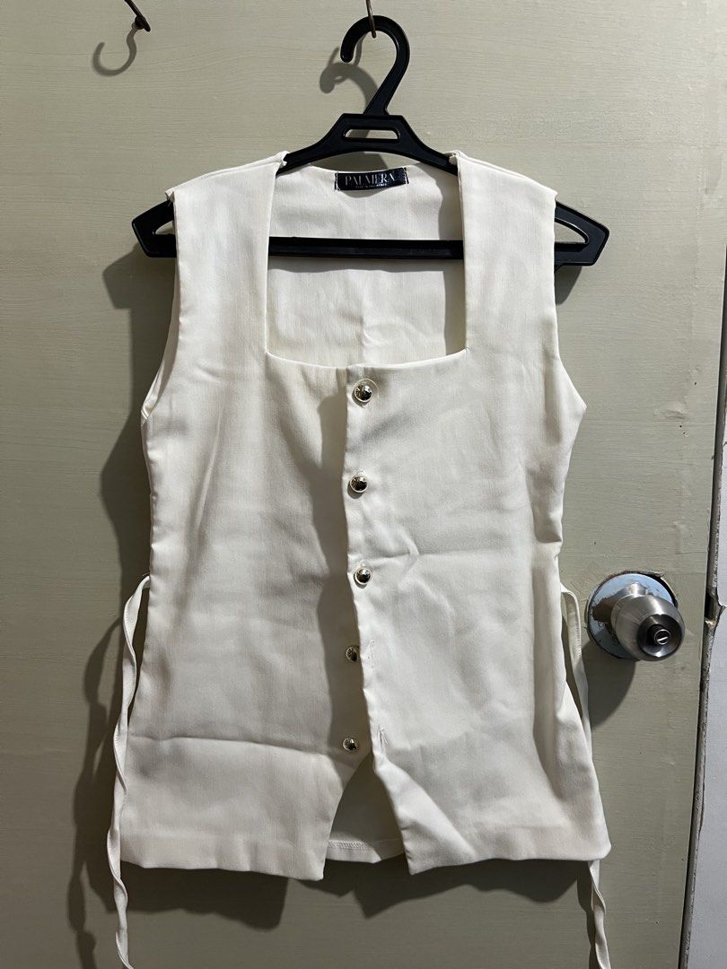 Palmera Camelia Vest Tank Top (Category: Sleeveless) located in Trece Martires City. Submitted by jjoy.preloved (Listing ID 1447608280, Image 1). Description: 🌸 In good pre-loved condition; please manage expectations as this is not brand new. RFS: Will not wear anymore. 📍 Trece Martires City, Cavite 📦 Shipping fee will be shouldered by the buyer. 💌 Feel free to message for more photos or inquiries!.