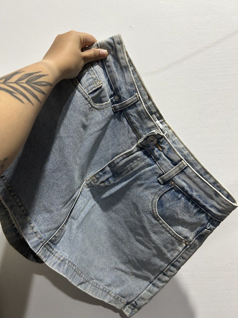 Paradoxical Light Vintage Denim Shorts (Category: Shorts) located in Catarman. Submitted by desa_declutters (Listing ID 1447502235, Image 2). Description: Paradoxical Light vintage skorts Like new! Size: Large Waist 29-30 inches RFS: I like the Dark denim colorway more .