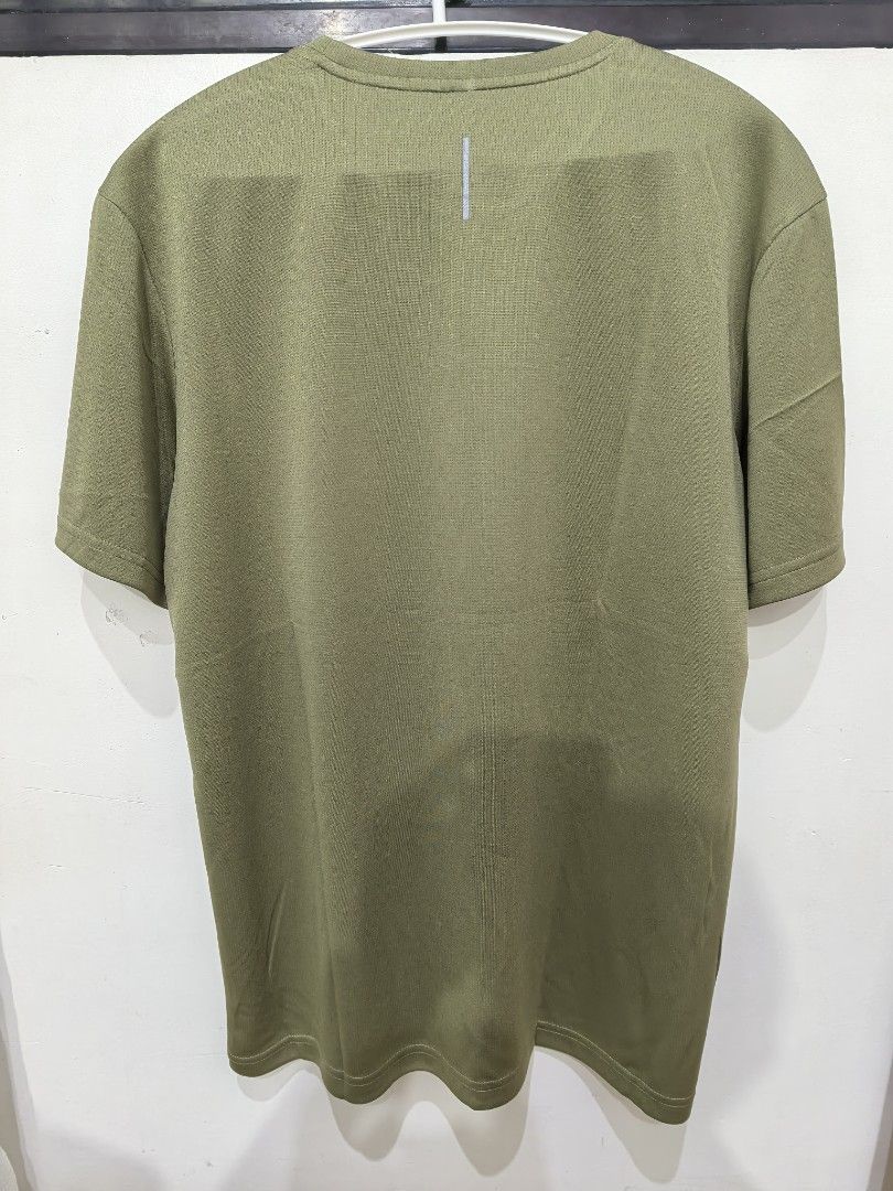 PEAK Olive Green Athletic T-Shirt (Category: Tshirts & Polo Shirts ) located in Manila. Submitted by kenslie (Listing ID 1447615657, Image 2). Description: - Olive green PEAK t-shirt - Short sleeves, crew neck - Made of 100% polyester - Ideal for sports or casual wear - Brand new with tags still attached.