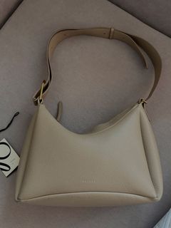 (Category: ) located in . Submitted by shop_for_less (Listing ID 1447520445, Image 1). Description: .