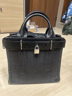 (Kategori: ) berada di . Dikirim oleh kotak_ketjil (ID iklan 1447483005, Gambar 1). Deskripsi: .