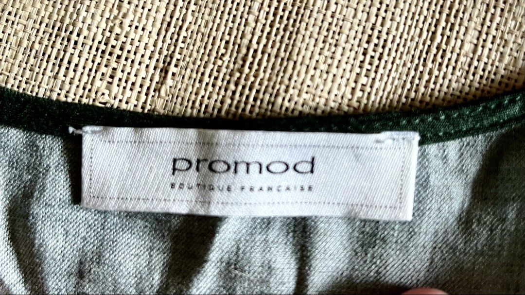 Promod Boho Print Long Sleeve Dress (Category: Dresses) located in Marikina City. Submitted by taylorm31 (Listing ID 1447675068, Image 3). Description: Promod long sleeve dress in a rich dark green shade with eye-catching bohemian-inspired geometric and tribal prints. Designed with a flattering V-neckline, empire waist, and softly gathered skirt for an easy, feminine silhouette. Brand: Promod (Boutique Française) Color: Dark Green Multi Style: Bo