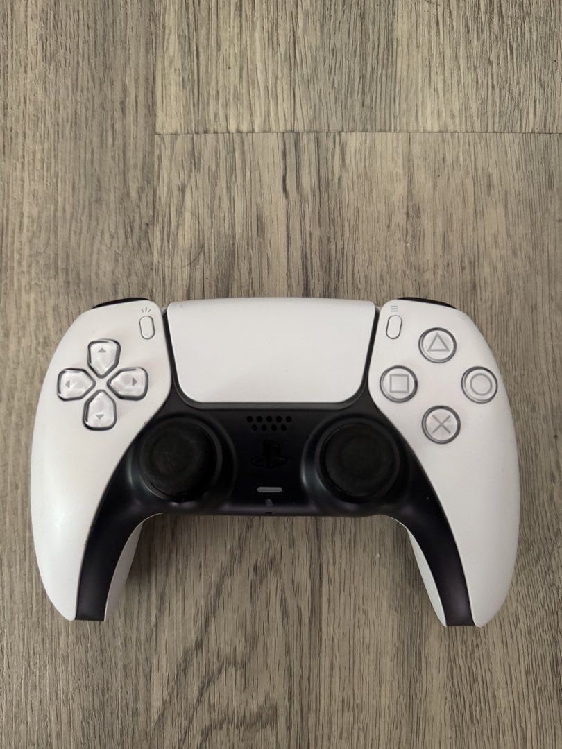 PS5 Controller (Category: Controllers) located in Singapore. Submitted by buynsellnbuy22 (Listing ID 1447522379, Image 1). Description: Spare controller.