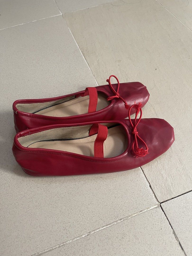 red leather ballet flats (Category: Flats & Sandals) located in Muntinlupa City. Submitted by mcdyn (Listing ID 1447603971, Image 2). Description: .