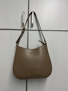 (Category: ) located in . Submitted by murmurpreloved (Listing ID 1447650410, Image 1). Description: .