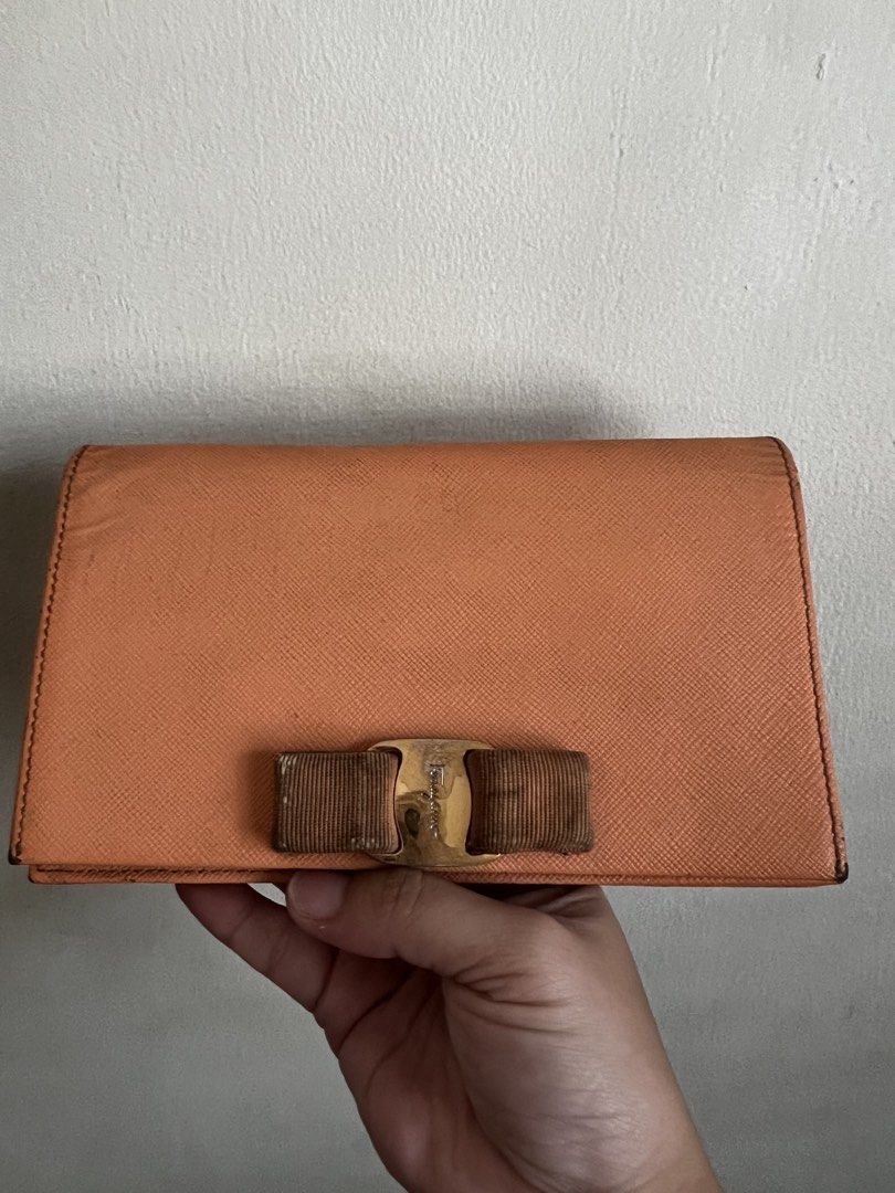 Salvatore Ferragamo sling wallet (Category: Luxury Bags & Wallets) located in Valenzuela. Submitted by dianzskiyo (Listing ID 1447492323, Image 1). Description: 🍊 AUTHENTIC Salvatore Ferragamo wallet on chain 🍊 LOCATION : VALENZUELA 🎀AVAILABLE! SOLD ITEMS ARE MARKED OR DELETED🎀 Preloved 📍 what you see is what you get 📍 Managed ur expectation - this is preloved 📍 Slightly negotiable 📍 All details were already posted (pls check photos para 