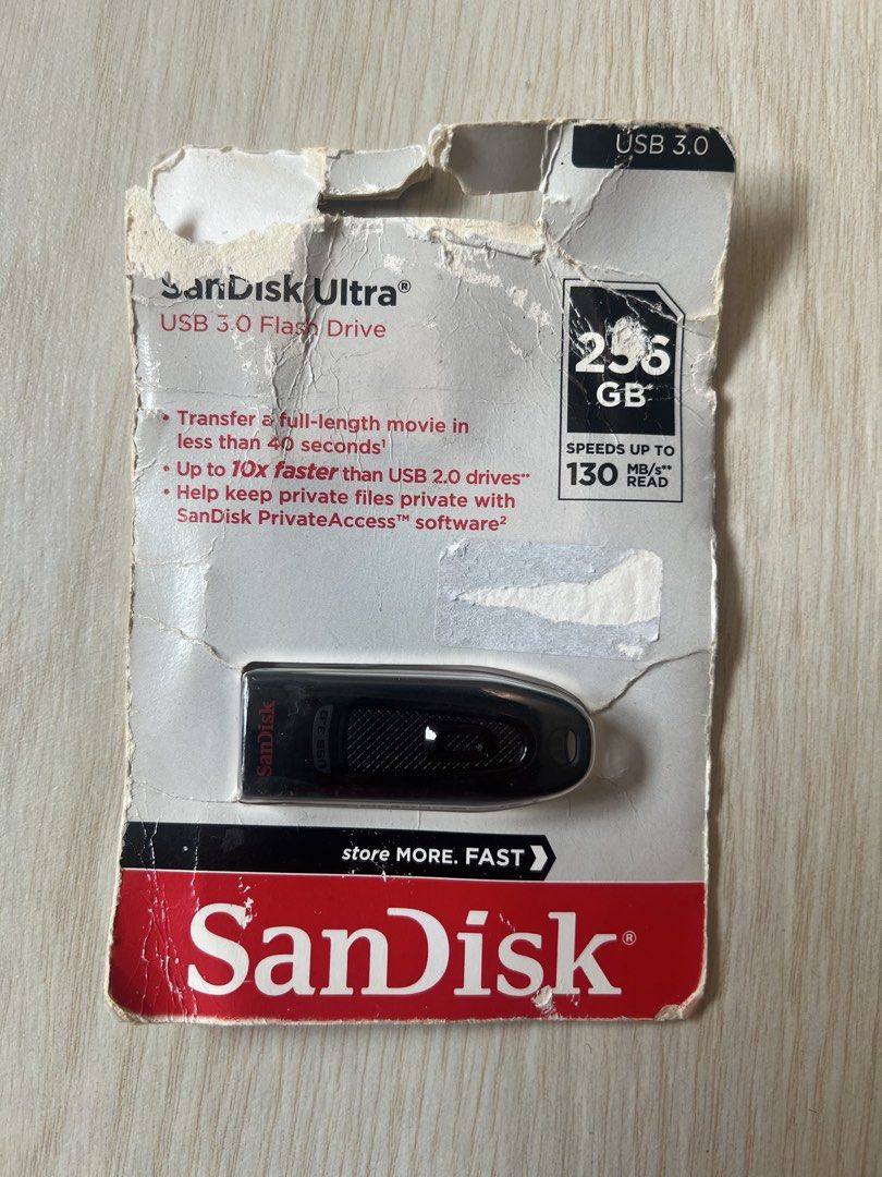 SanDisk Ultra USB 3.0 Flash Drive 256GB （分類：硬碟及儲存器）位於 Hong Kong。 由 cclixxx1610 提交（商品編號 1447508785，圖片 1）。簡介： SanDisk Ultra 256GB USB 3.0 flash drive. 包裝損毁如圖，介意勿拍 未拆包裝，未經使用，但已沒有保養 Speeds up to 130 MB/s read. Transfer a full-length movie in less than 40 seconds. Help keep private files private with SanDisk PrivateAccess software. Hong Kong warranty included. Store more, fast.。