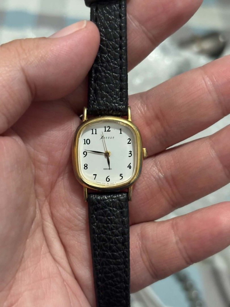 Seiko Avenue Tank Watch (Category: Luxury Watches) located in Rizal. Submitted by masterwatch_192 (Listing ID 1447585714, Image 2). Description: Seiko Avenue Tank Watch 20x22mm Clear glass Faded gold Replace strap As is 2000.