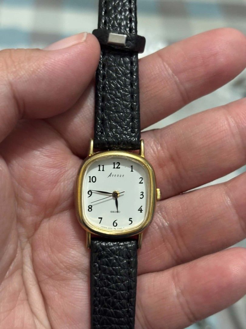 Seiko Avenue Tank Watch (Category: Luxury Watches) located in Rizal. Submitted by masterwatch_192 (Listing ID 1447585714, Image 1). Description: Seiko Avenue Tank Watch 20x22mm Clear glass Faded gold Replace strap As is 2000.