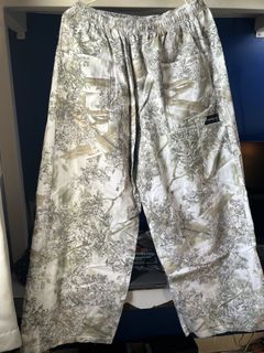 (Category: ) located in . Submitted by caitswardrobe (Listing ID 1447558834, Image 1). Description: .