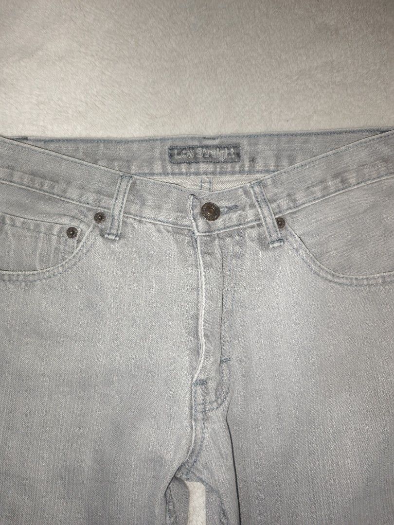 Silver Tab Levi's Low Straight Grey Denim Jeans (Category: Jeans) located in Naga. Submitted by esteemed_shop (Listing ID 1447569279, Image 2). Description: -SIZE Waist: 29 Hips: 38 Lenght: 36 - Brand: Levi's - Color: Faded Grey Wash - Fit: Low Straight - Closure: Button Fly - Pockets: Classic Five-Pocket Styling - Style: Versatile staple, easy to dress up or down.